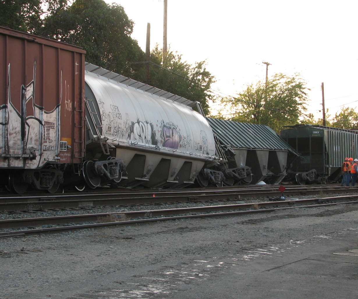 Information about "derailside.JPG" on train tracks Davis LocalWiki